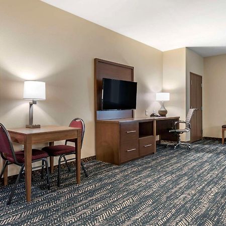 Comfort Inn & Suites Downtown Near University Тускалуса Экстерьер фото