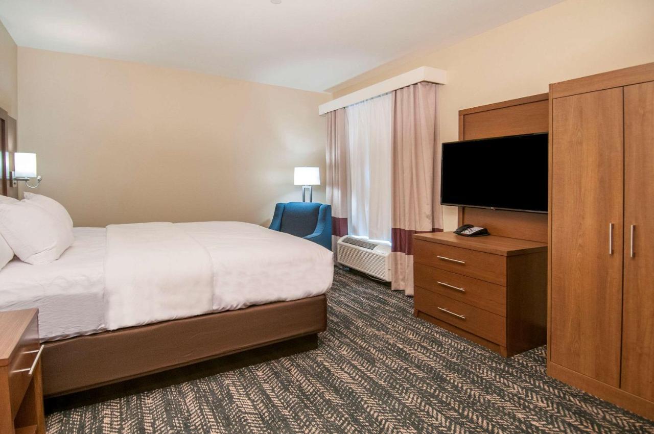 Comfort Inn & Suites Downtown Near University Тускалуса Экстерьер фото