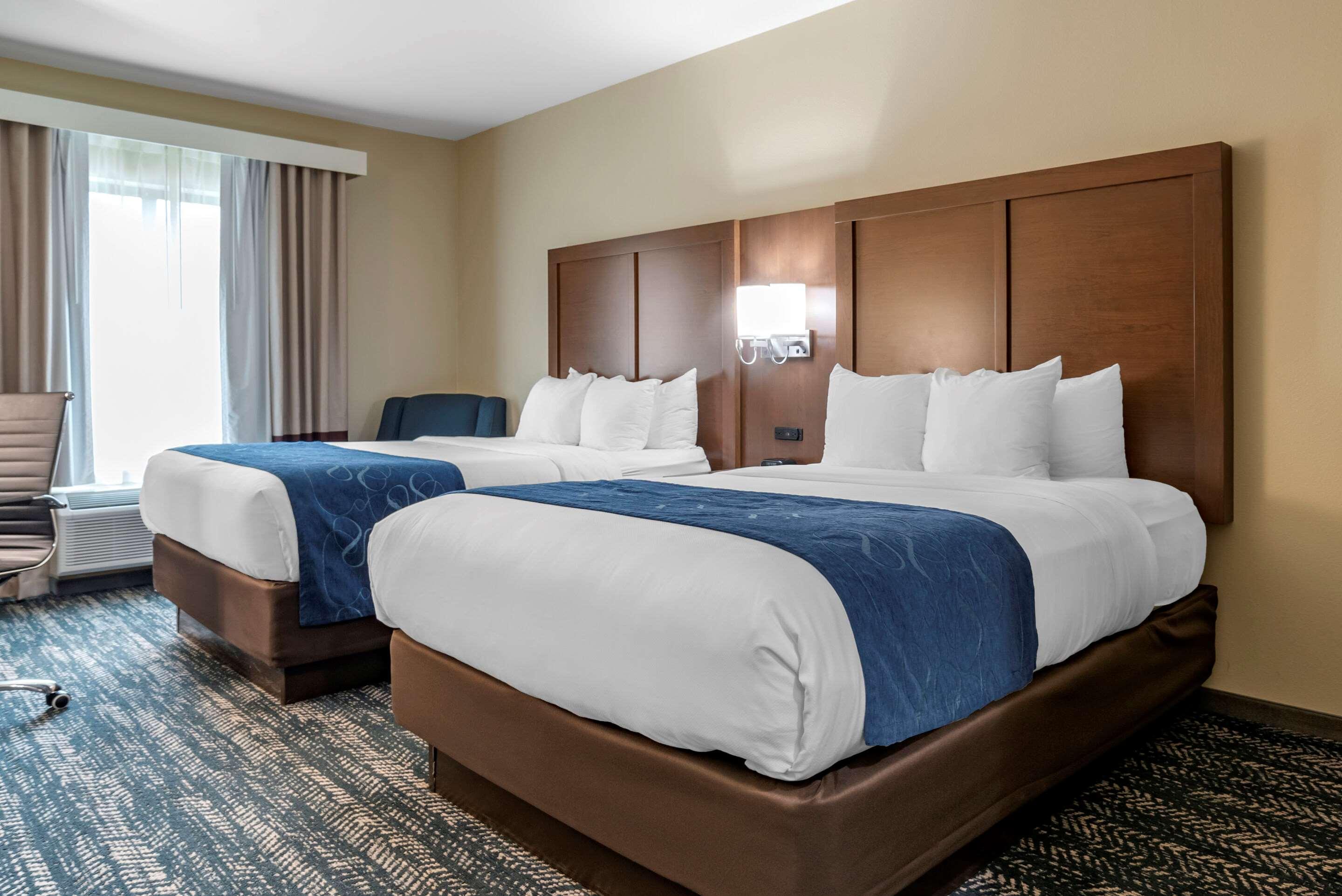 Comfort Inn & Suites Downtown Near University Тускалуса Экстерьер фото