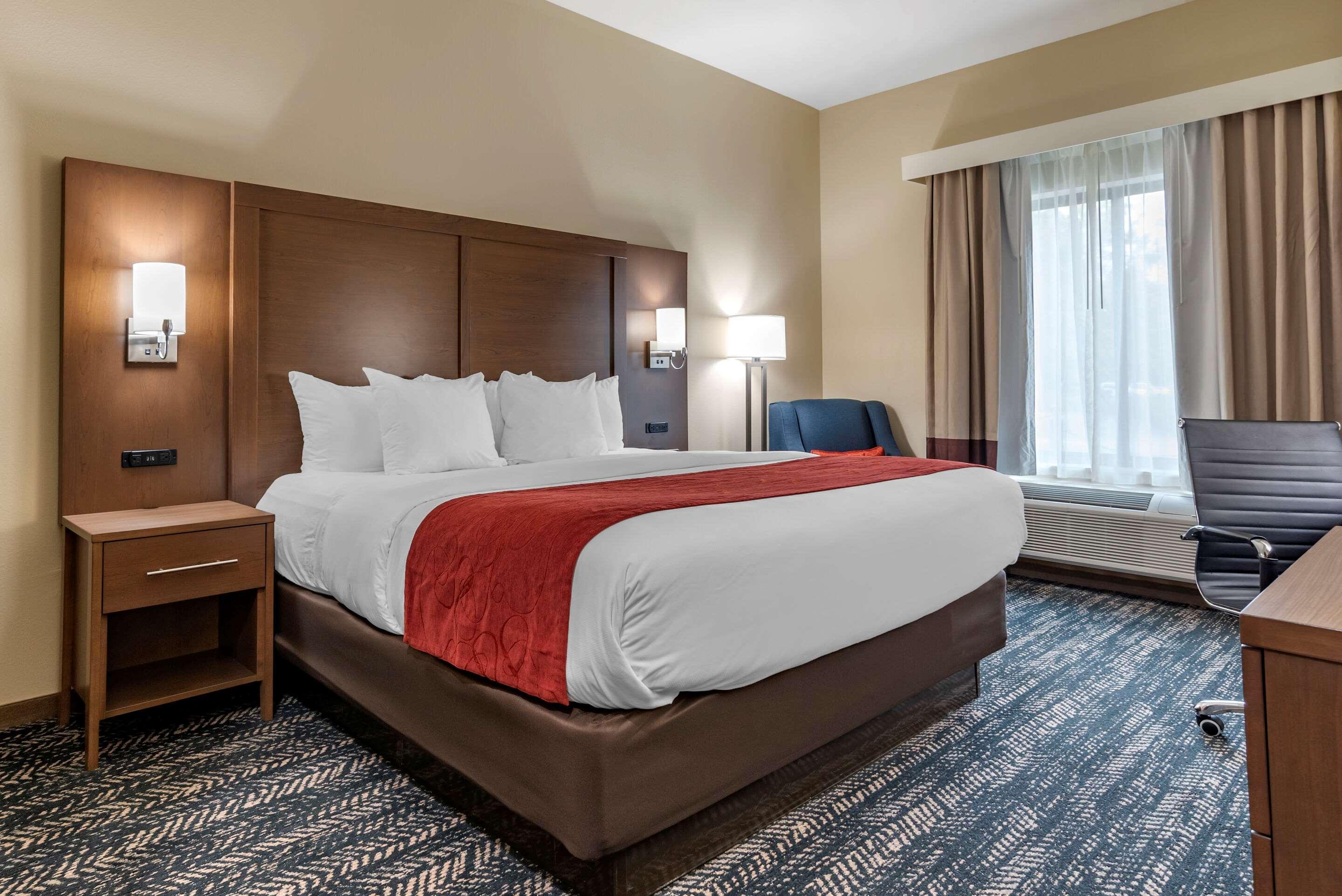 Comfort Inn & Suites Downtown Near University Тускалуса Экстерьер фото