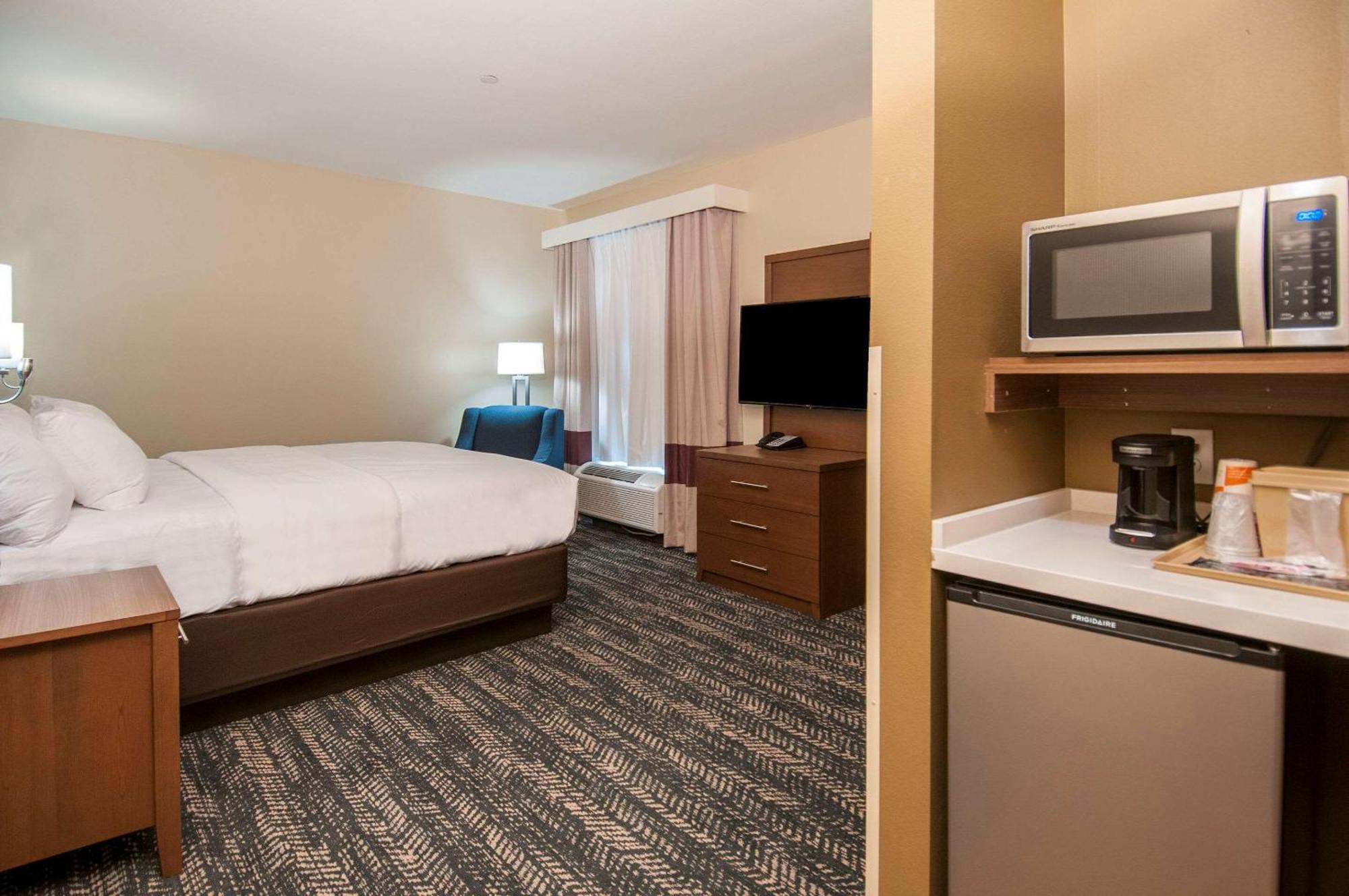 Comfort Inn & Suites Downtown Near University Тускалуса Экстерьер фото