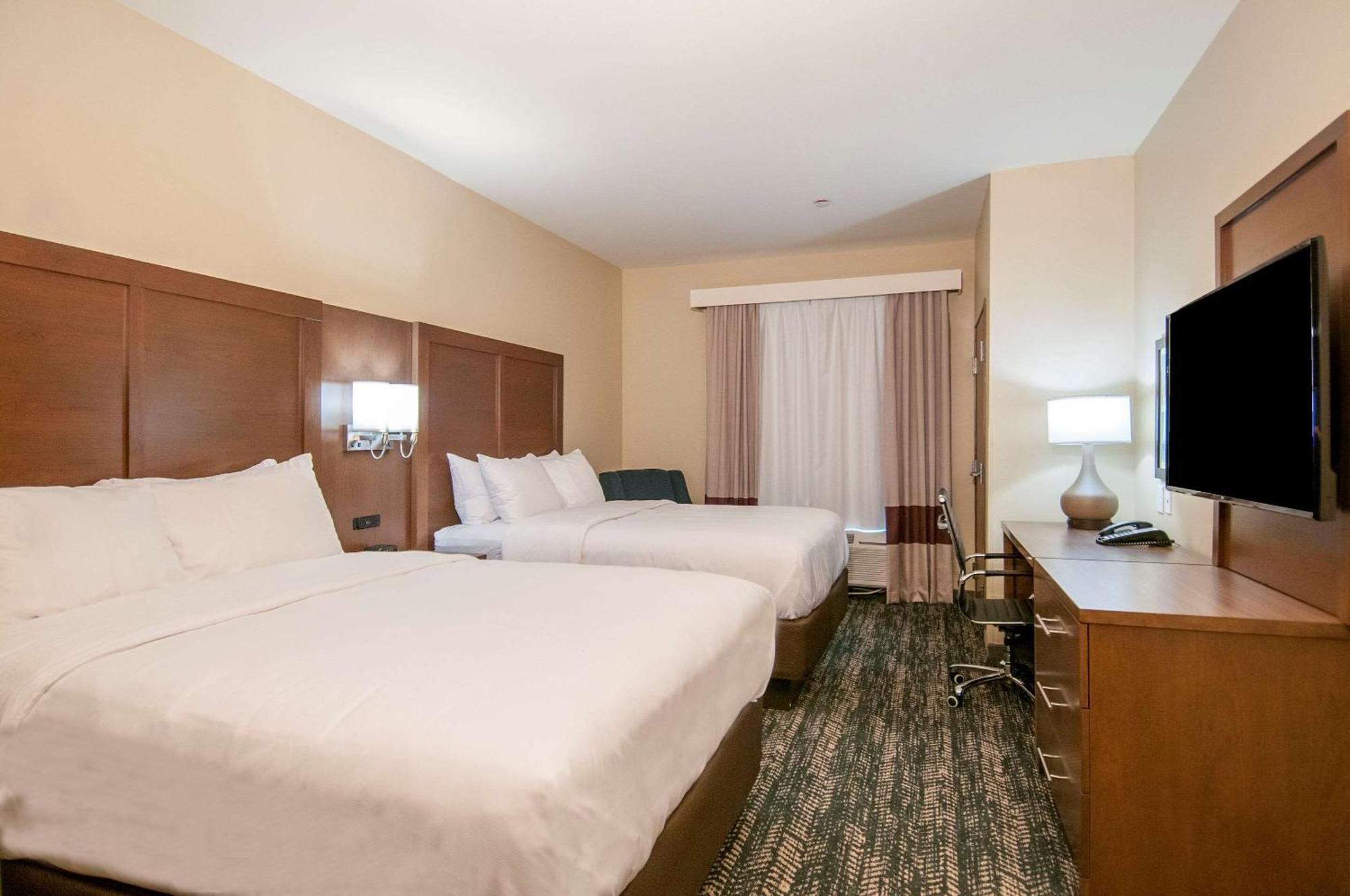 Comfort Inn & Suites Downtown Near University Тускалуса Экстерьер фото