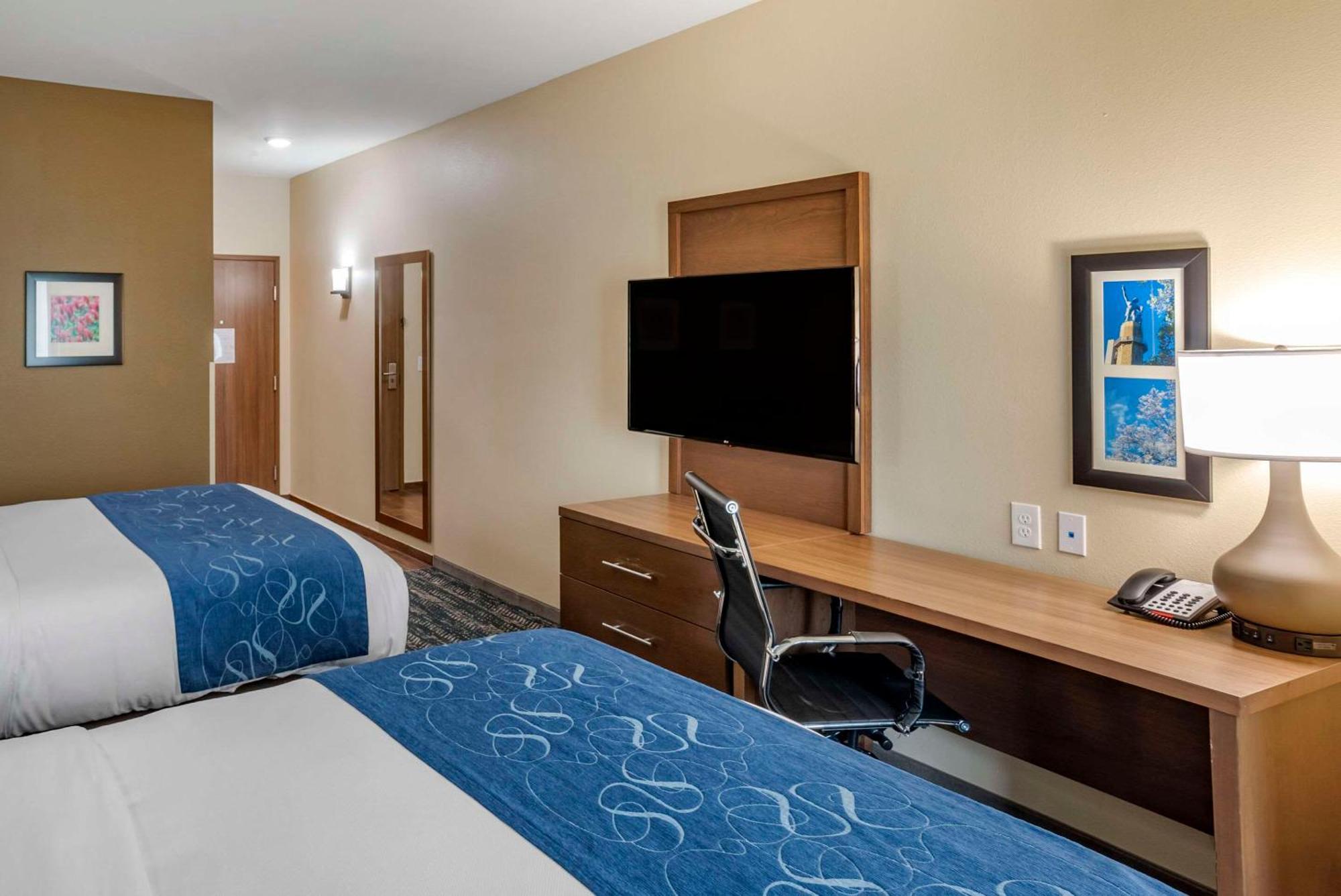Comfort Inn & Suites Downtown Near University Тускалуса Экстерьер фото