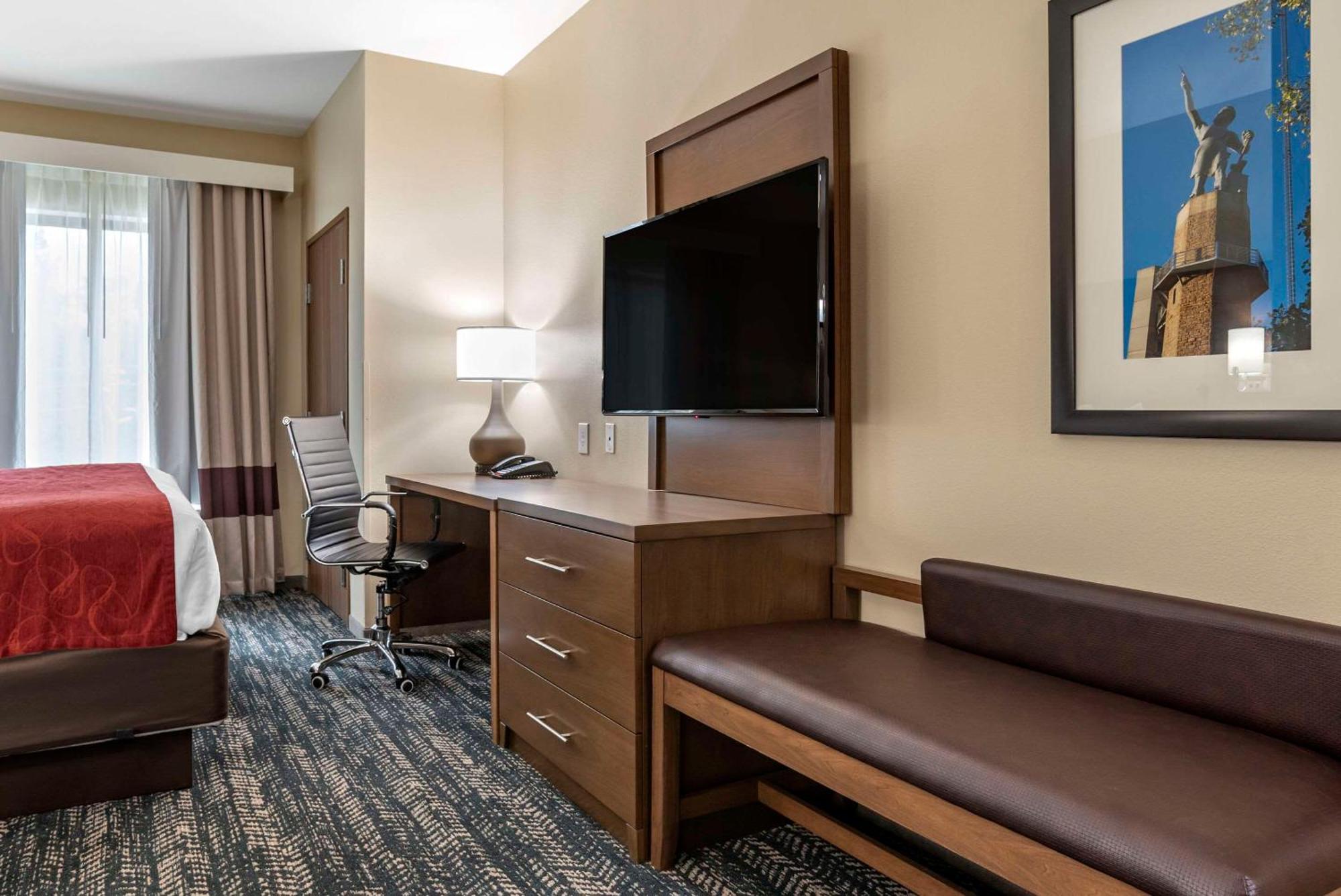 Comfort Inn & Suites Downtown Near University Тускалуса Экстерьер фото